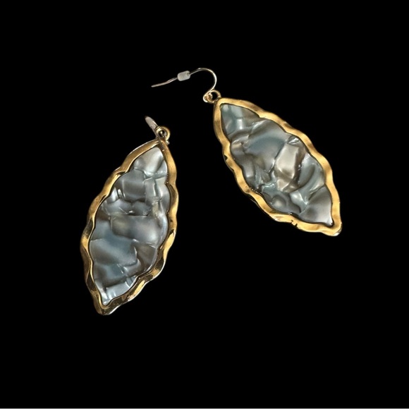 Stunning Marble printed gold Earring 3 inches. - Picture 9 of 12